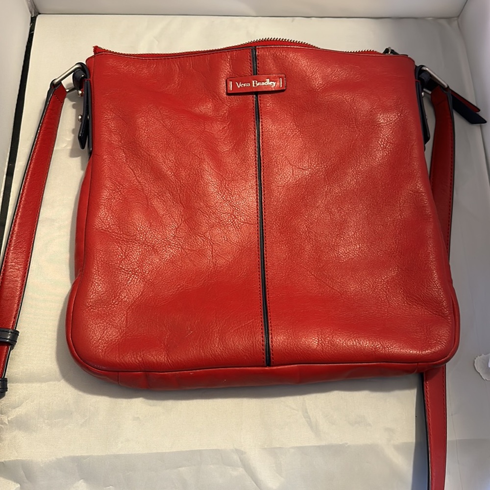💕🌈💕🌈☀️🌈Vera Bradley Red Leather Bag with Shoulder Strap - Picture 4 of 6